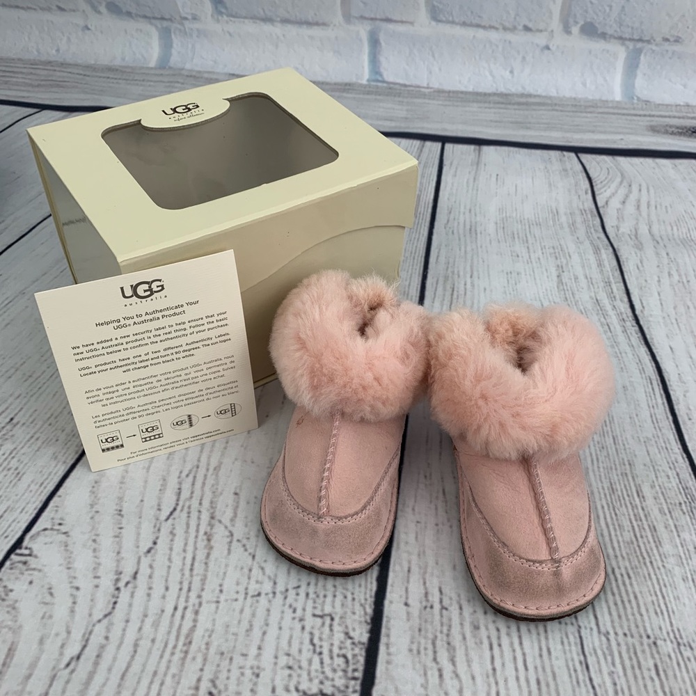 Ugg infant pink